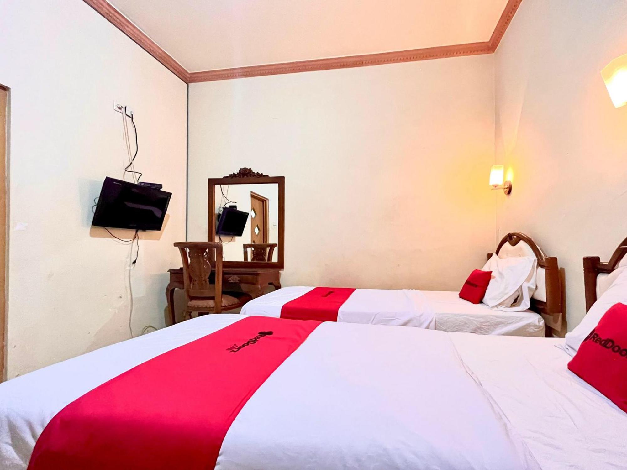 Reddoorz At Hotel Madani Syariah Lempuyangan Yogyakarta Eksteriør billede